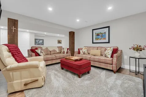 68 Kempenfelt Drive Barrie ON L4M 1C1