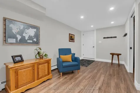 68 Kempenfelt Drive Barrie ON L4M 1C1