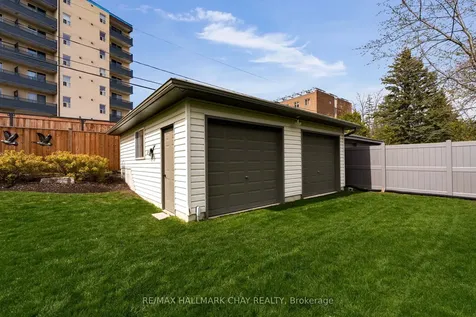 68 Kempenfelt Drive Barrie ON L4M 1C1
