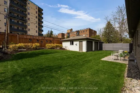 68 Kempenfelt Drive Barrie ON L4M 1C1