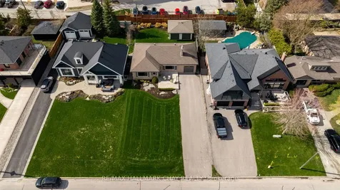 68 Kempenfelt Drive Barrie ON L4M 1C1
