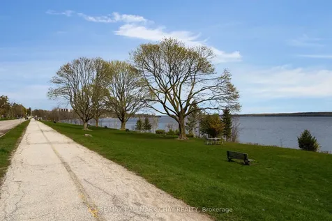 68 Kempenfelt Drive Barrie ON L4M 1C1