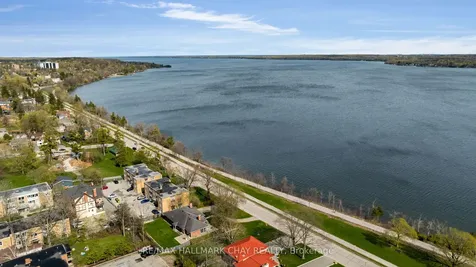 68 Kempenfelt Drive Barrie ON L4M 1C1