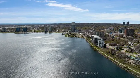 68 Kempenfelt Drive Barrie ON L4M 1C1
