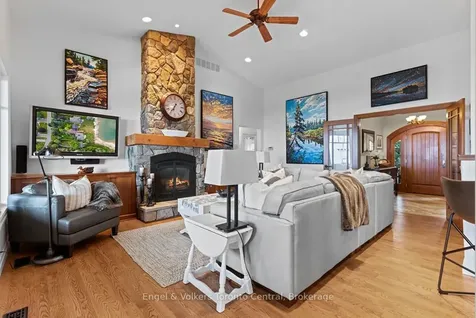 19 Georgian Manor Drive Collingwood ON L9Y 3Z1