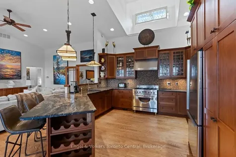 19 Georgian Manor Drive Collingwood ON L9Y 3Z1