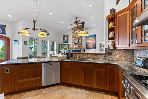 19 Georgian Manor Drive Collingwood ON L9Y 3Z1