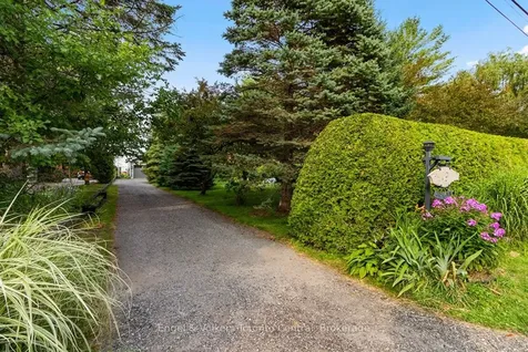 19 Georgian Manor Drive Collingwood ON L9Y 3Z1