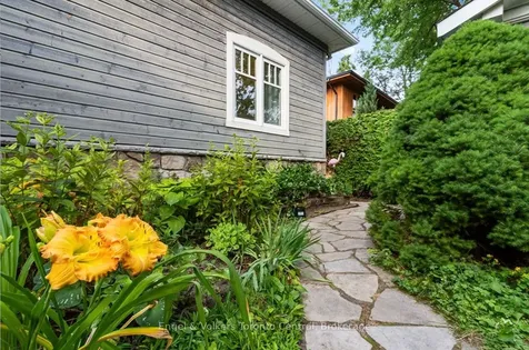 19 Georgian Manor Drive Collingwood ON L9Y 3Z1