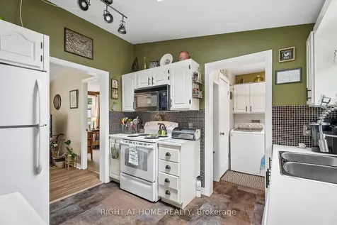 1 Allen Drive S Wasaga Beach ON L9Z 1K5