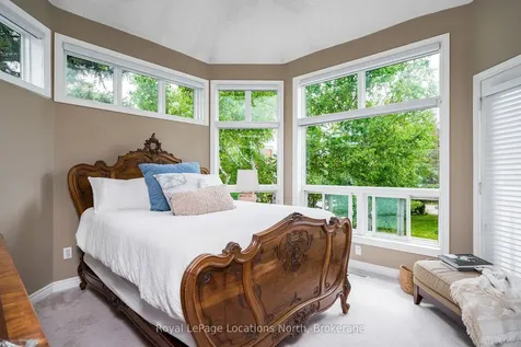 166 Fairway Crescent Collingwood ON L9Y 5B4