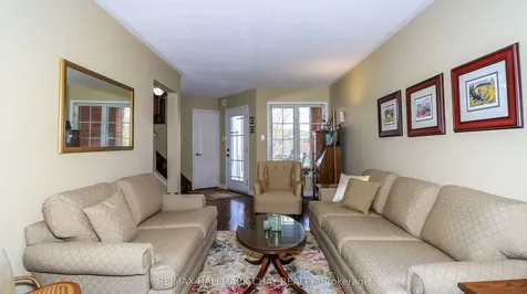 13 Bailey Court Barrie ON L4N 8N1