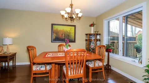 13 Bailey Court Barrie ON L4N 8N1