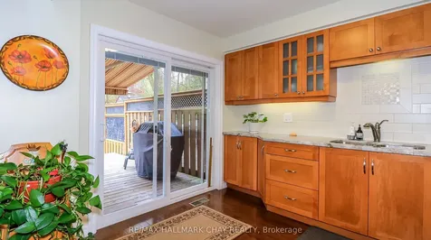 13 Bailey Court Barrie ON L4N 8N1