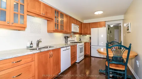 13 Bailey Court Barrie ON L4N 8N1