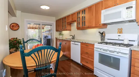 13 Bailey Court Barrie ON L4N 8N1