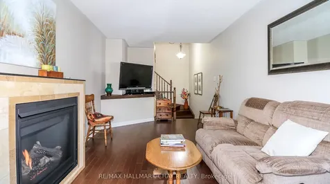 13 Bailey Court Barrie ON L4N 8N1