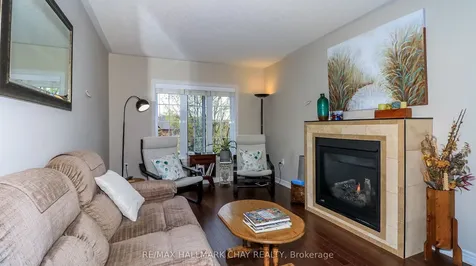 13 Bailey Court Barrie ON L4N 8N1
