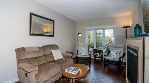 13 Bailey Court Barrie ON L4N 8N1