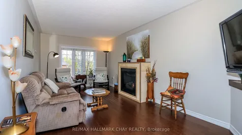13 Bailey Court Barrie ON L4N 8N1