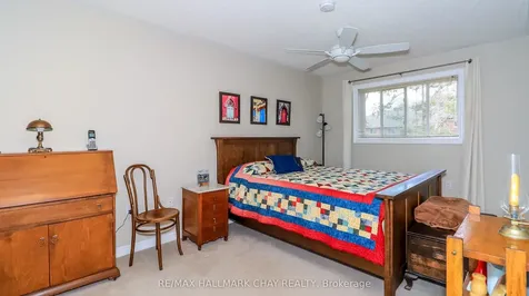 13 Bailey Court Barrie ON L4N 8N1