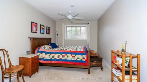 13 Bailey Court Barrie ON L4N 8N1