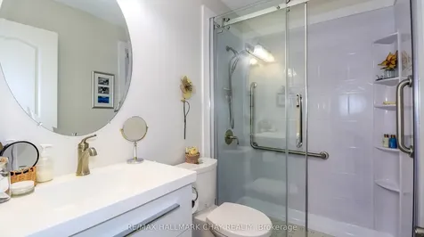 13 Bailey Court Barrie ON L4N 8N1