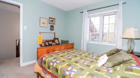 13 Bailey Court Barrie ON L4N 8N1