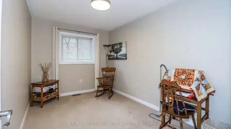 13 Bailey Court Barrie ON L4N 8N1
