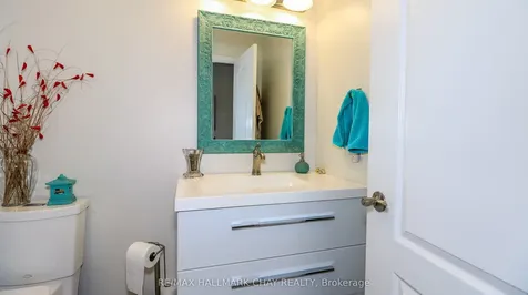13 Bailey Court Barrie ON L4N 8N1