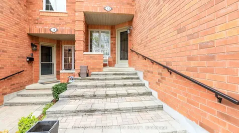 13 Bailey Court Barrie ON L4N 8N1