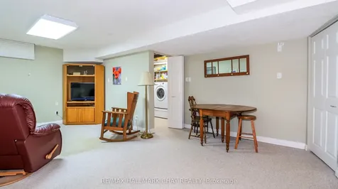 13 Bailey Court Barrie ON L4N 8N1