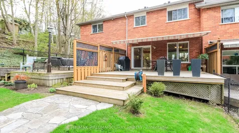 13 Bailey Court Barrie ON L4N 8N1