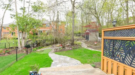 13 Bailey Court Barrie ON L4N 8N1