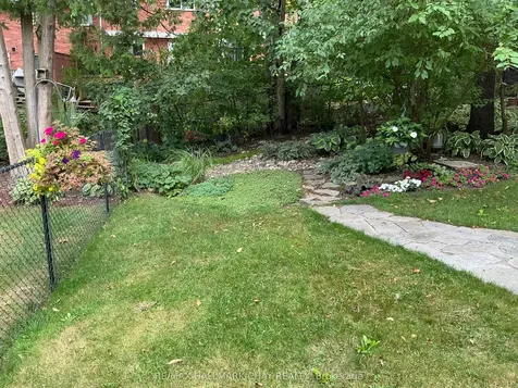 13 Bailey Court Barrie ON L4N 8N1