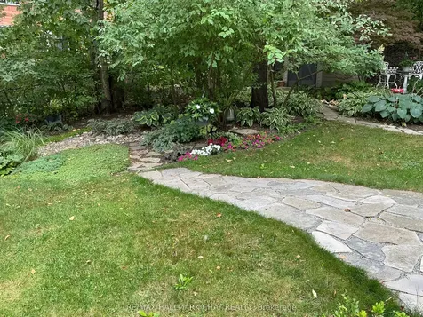 13 Bailey Court Barrie ON L4N 8N1