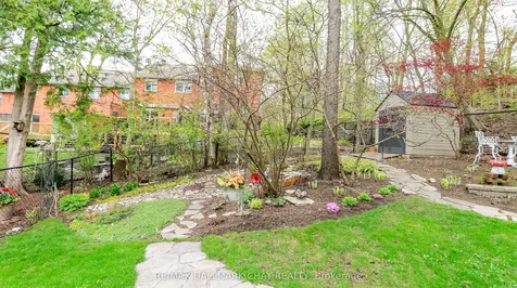 13 Bailey Court Barrie ON L4N 8N1