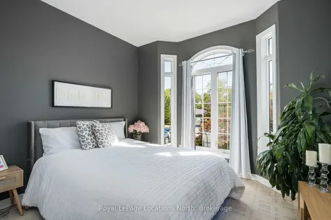 86 Marilyn Avenue S Wasaga Beach ON L9Z 2Y1