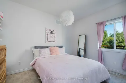 86 Marilyn Avenue S Wasaga Beach ON L9Z 2Y1