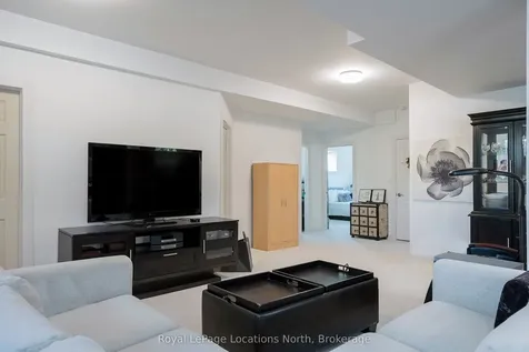 86 Marilyn Avenue S Wasaga Beach ON L9Z 2Y1