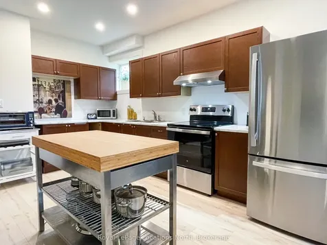 86 Marilyn Avenue S Wasaga Beach ON L9Z 2Y1