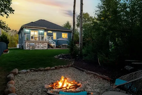 86 Marilyn Avenue S Wasaga Beach ON L9Z 2Y1