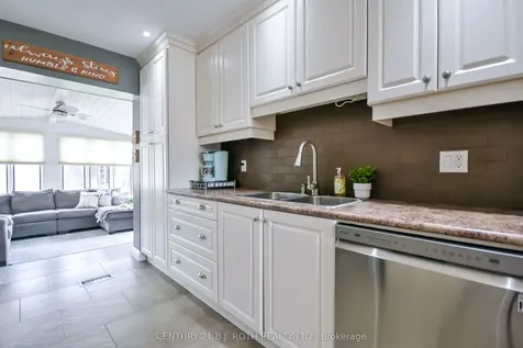 11 Pepler Place Barrie ON L4N 5E3