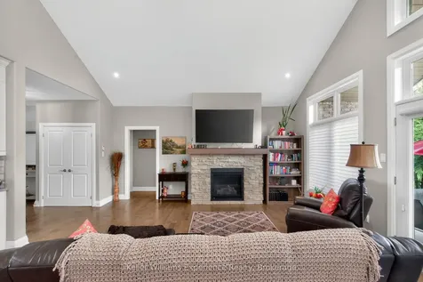 40 Wendat Trail Springwater ON L9X 0V4