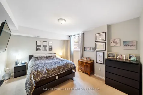 17 Cheltenham Road Barrie ON L4M 0E7