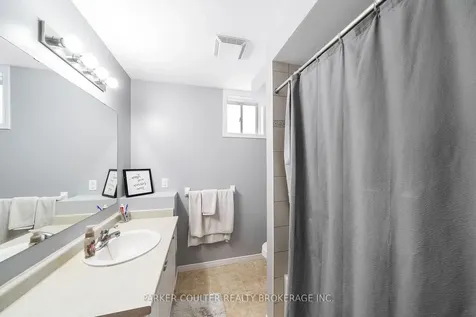 17 Cheltenham Road Barrie ON L4M 0E7