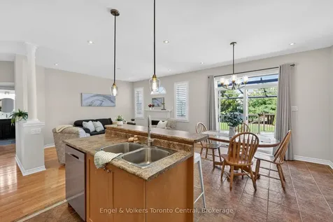 48 Oriole Crescent Wasaga Beach ON L9Z 1A9