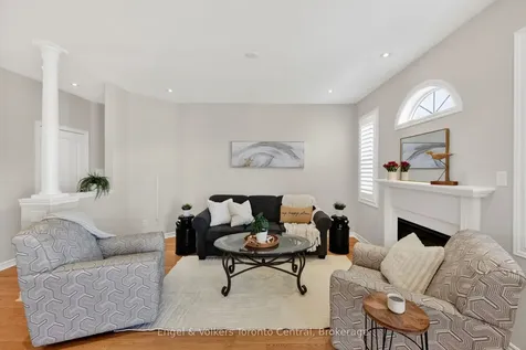 48 Oriole Crescent Wasaga Beach ON L9Z 1A9