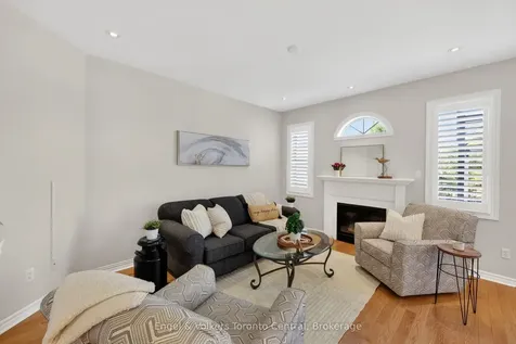 48 Oriole Crescent Wasaga Beach ON L9Z 1A9
