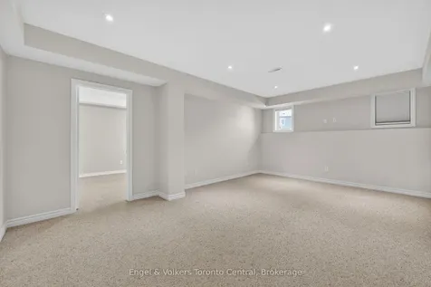 48 Oriole Crescent Wasaga Beach ON L9Z 1A9